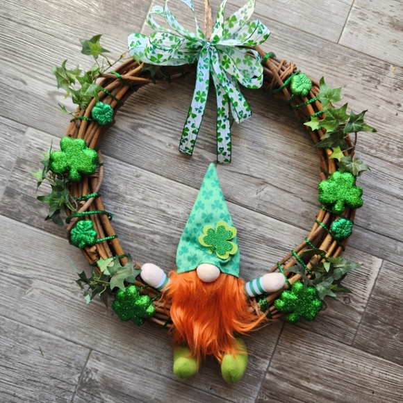 ☘️ SAINT PATRICK'S DAY LEPRECHAUN GNOME SHAMROCK GRAPEVINE WREATH ☘️ - Picture 3 of 11